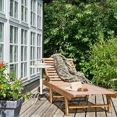 Well-located Offering Peace, Nature And Spacious Outdoor Areas Feriehus *